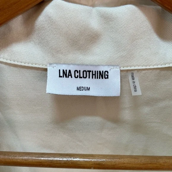 LNA Clothing 100% Tencel Ivory Button Down Short Sleeve Blouse Size M. - Picture 3 of 10